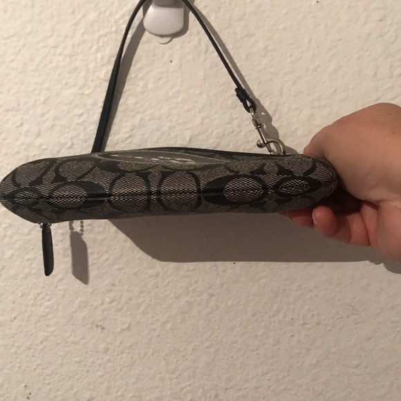 Coach Large Wristlet - Picture 6 of 6